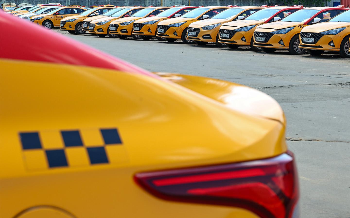 В Подмосковье 10 тыс. такси прекратили работу. Власти назвали причину