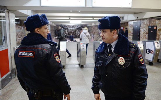 Сотрудники полиции в Новосибирском метро


