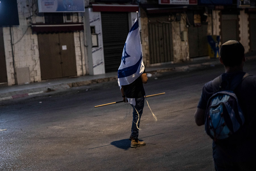 Нетаньяху пообещал, что военная операция в секторе Газа не будет остановлена и что боевики заплатят своими жизнями за ракетные атаки.

Военные Израиля готовят наземную операцию в секторе Газа. Об этом на брифинге утром 13 мая заявил представитель Армии обороны Израиля Хидаи Зильберман