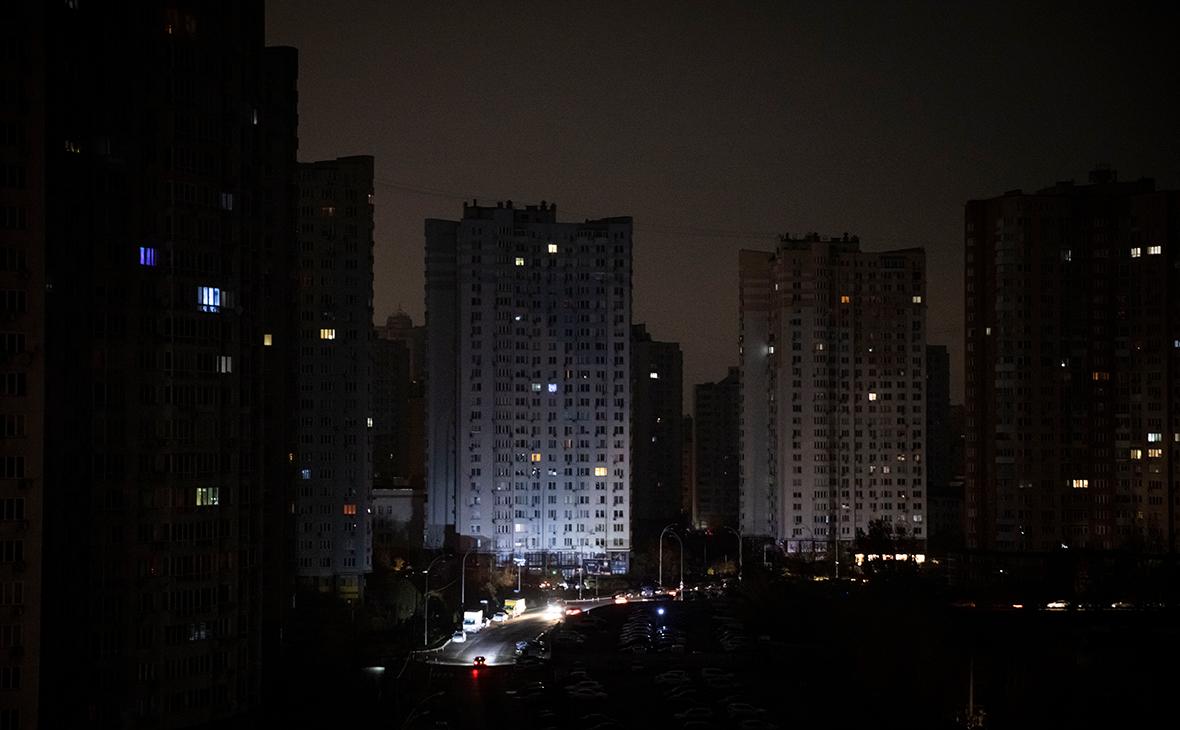 Кличко сообщил, что 70% Киева остается без электричества после обстрелов
