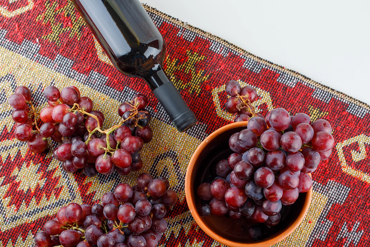 «Вино, кстати, можно и сейчас найти в продаже по очень вменяемой цене. Искренне надеюсь, что стиль вина за эти годы поменялся в лучшую сторону»