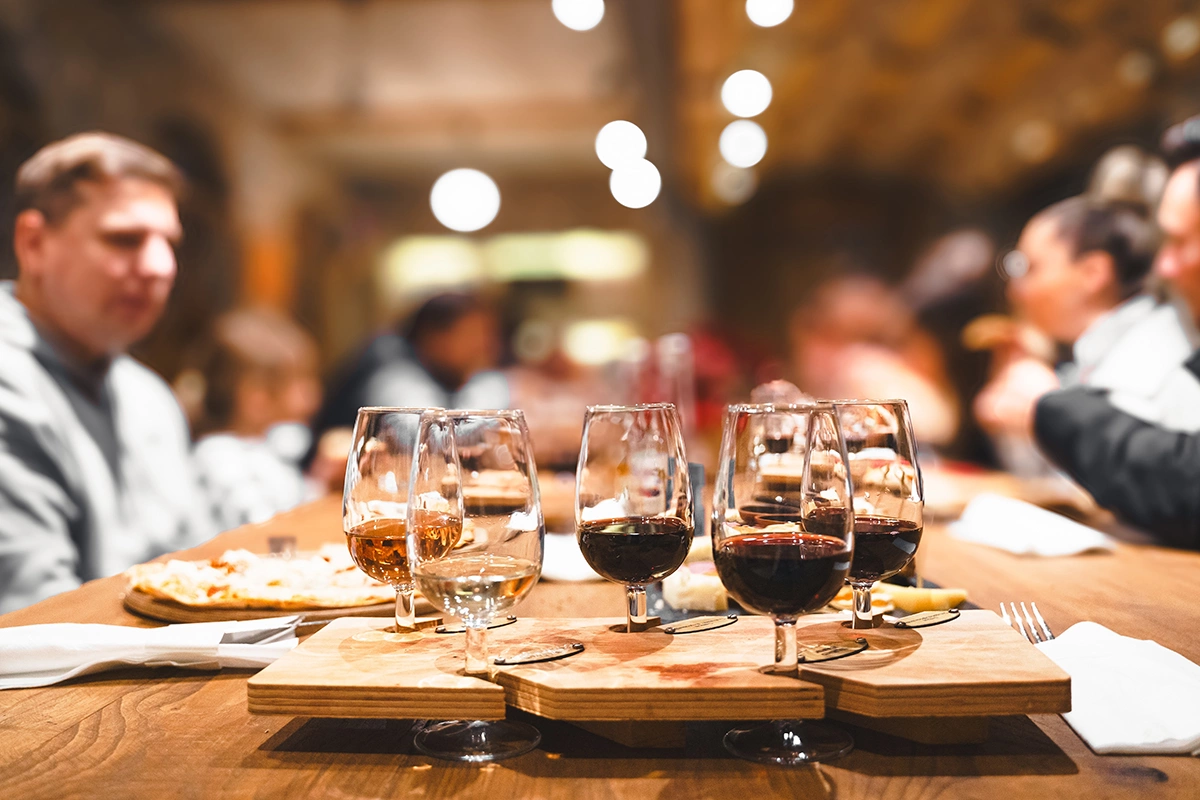 Многим сомелье, поварам, рестораторам и профессиональным дегустаторам известно, что «слабое» вино прекрасно компенсируется «сильной» кухней, однако «сильное» вино не может компенсировать «слабую» кухню