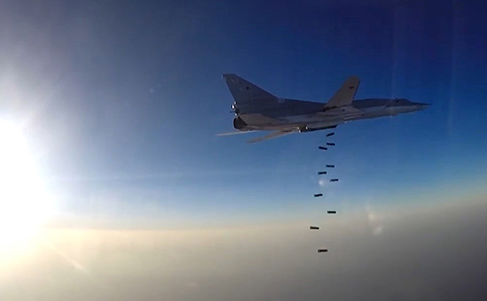 Самолеты ВКС РФ наносят&nbsp;удар по объектам ИГ в Сирии с иранской авиабазы Хамадан, 16 августа 2016 года


