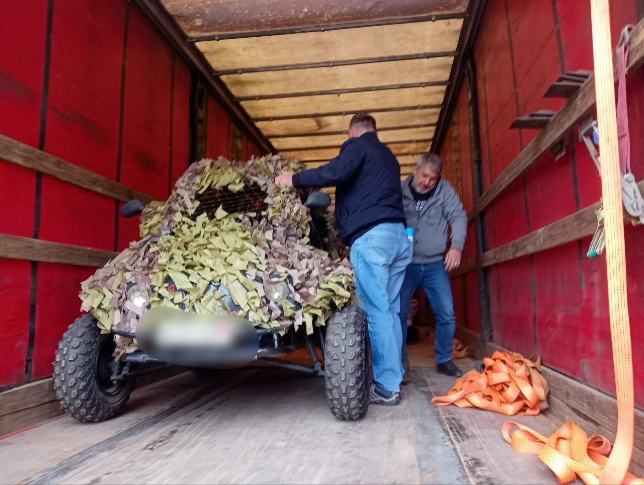 Из Калининграда в зону СВО отправили гуманитарную помощь и автомобили