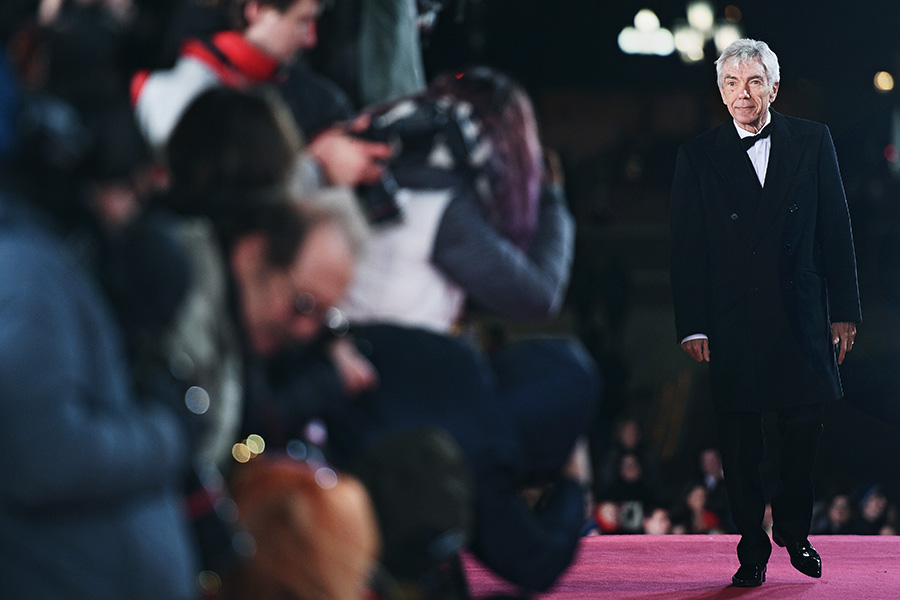 В последние годы жизни Николаев часто критиковал современное телевидение. &laquo;Главное, что мы потеряли от советского телевидения,&nbsp;&mdash; это доброе, душевное отношение к зрителю,&nbsp;&mdash; утверждал он.&nbsp;&mdash; И надоел крик в ток-шоу. С трудом различаешь, кто и о чем говорит&raquo;. Ведущий считал, что телевидение перестало развиваться. &laquo;Везде практически одноплановые программы: музыкальные, конкурсные, как готовить, как лечиться. И это меня разочаровывает,&nbsp;&mdash; подчеркивал он.&nbsp;&mdash; Хотя я понимаю, что придумать принципиально новую программу сейчас невозможно: все темы уже исчерпаны. Еще пять лет назад можно было щелкнуть пультом и сразу понять, на какой канал я попадаю. А сейчас ощущение, что ты на одном и том&nbsp;же канале&raquo;.

На фото&nbsp;&mdash; телеведущий Юрий Николаев перед началом церемонии вручения телевизионной премии &laquo;ТЭФИ 2017&raquo; в номинации &laquo;Вечерний прайм&raquo; в Москве в 2017 году

