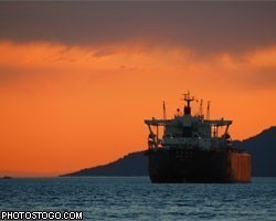 В порту Владивостока сухогруз столкнулся с катером, 1 человек погиб
