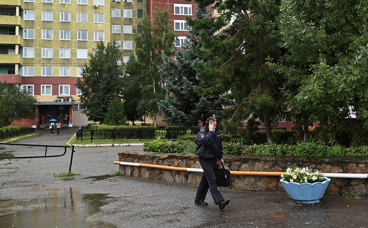 Обстановка около городской клинической больницы скорой медицинской помощи № 1 города Омска, где госпитализирован Алексей Навальный