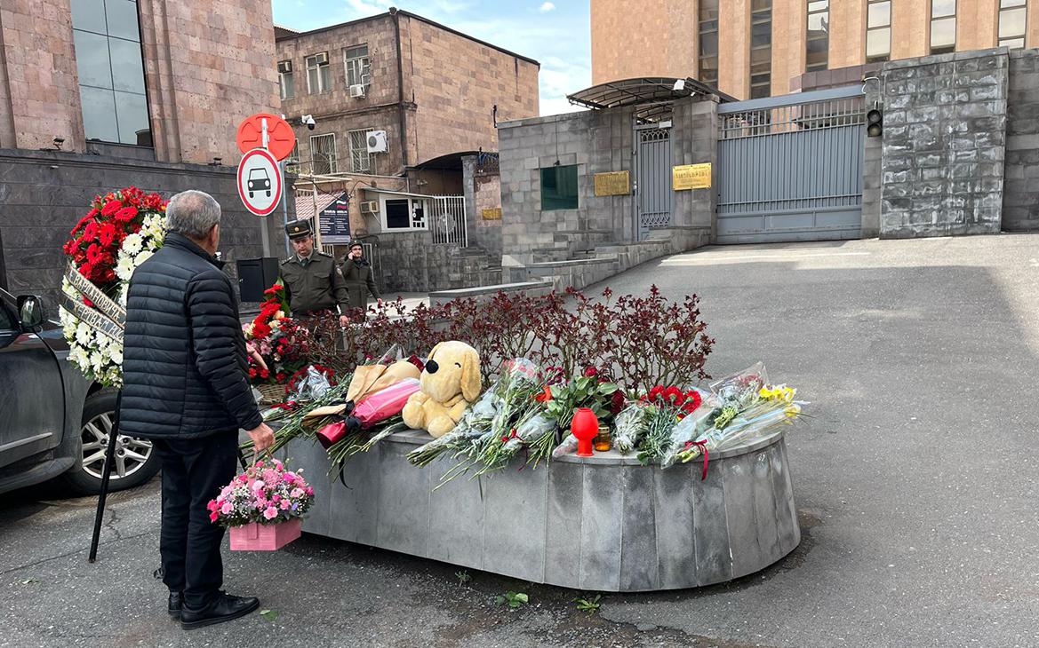 Цветок крокус в память о жертвах теракта