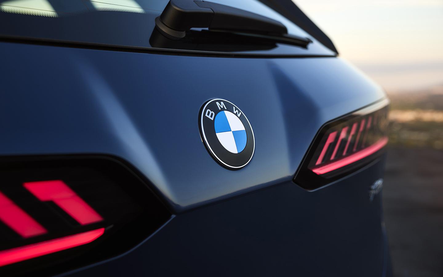BMW изменила эмблему. Попробуйте найти разницу
