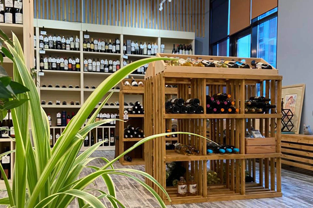 Независимые винные бутики я люблю за то, что они основаны людьми, которые вином живут. А хозяйка винной лавки «Штопор» влюблена в вино