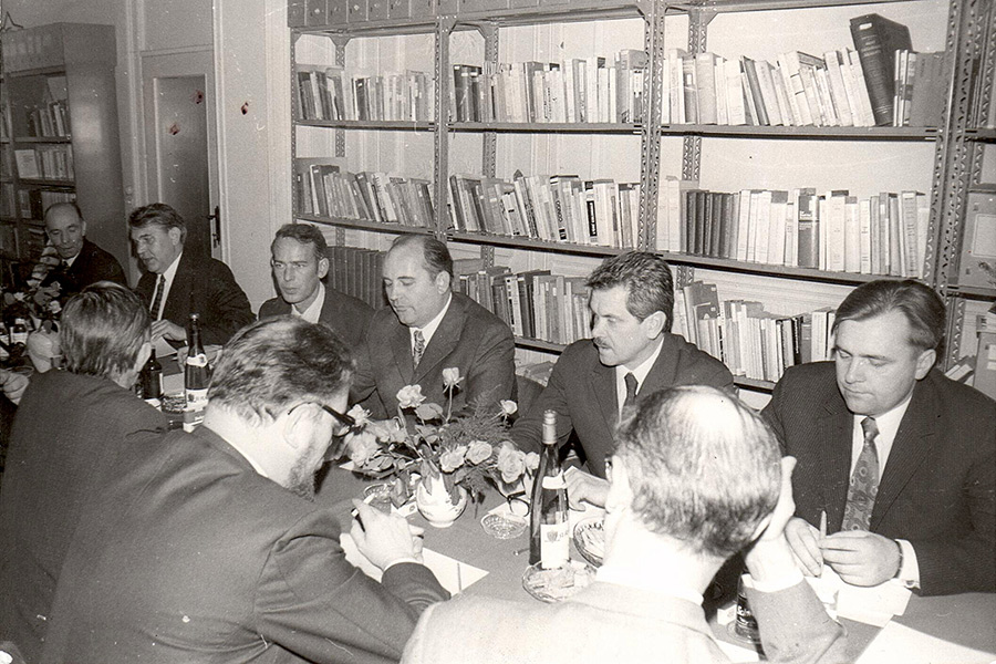 Михаил Горбачев и&nbsp;Анатолий Черняев в&nbsp;Бельгии. 1972 год


