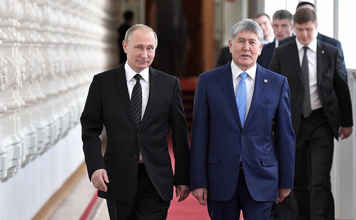 Владимир Путин и Алмазбек Атамбаев (слева направо)