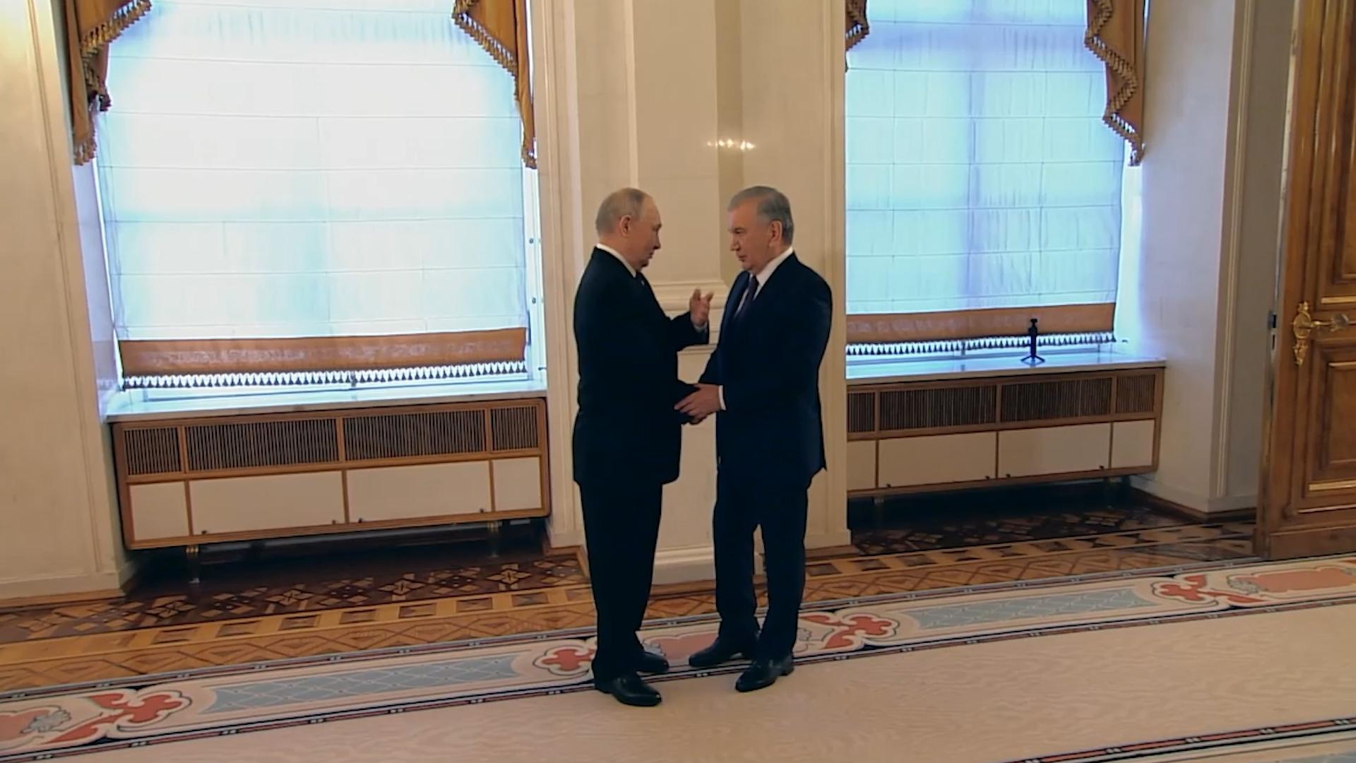 Путин поднял тост на встрече с главами иностранных делегаций. Видео