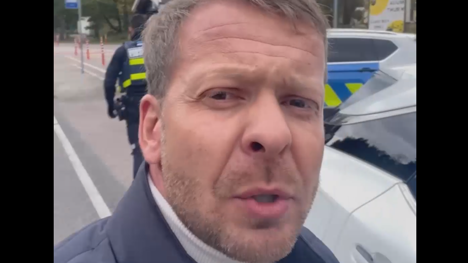 Выступавшему на русском депутату сейма Латвии запретили въезд в Эстонию