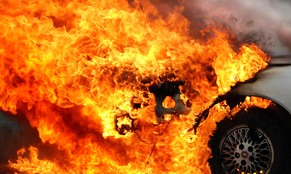 При пожаре не автостоянке в Смоленской области пострадали 60 автомобилей