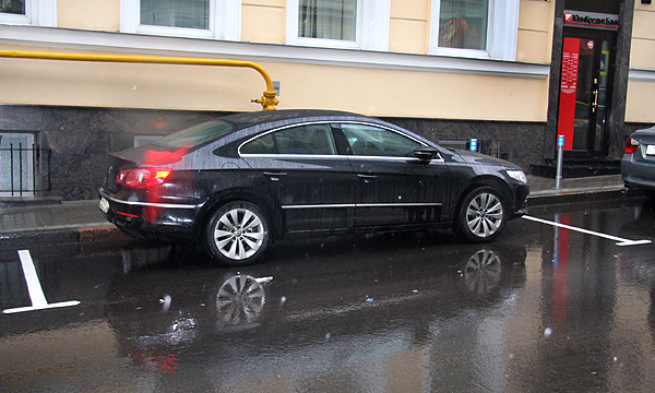 Размер парковочных мест в Москве сократят на метр