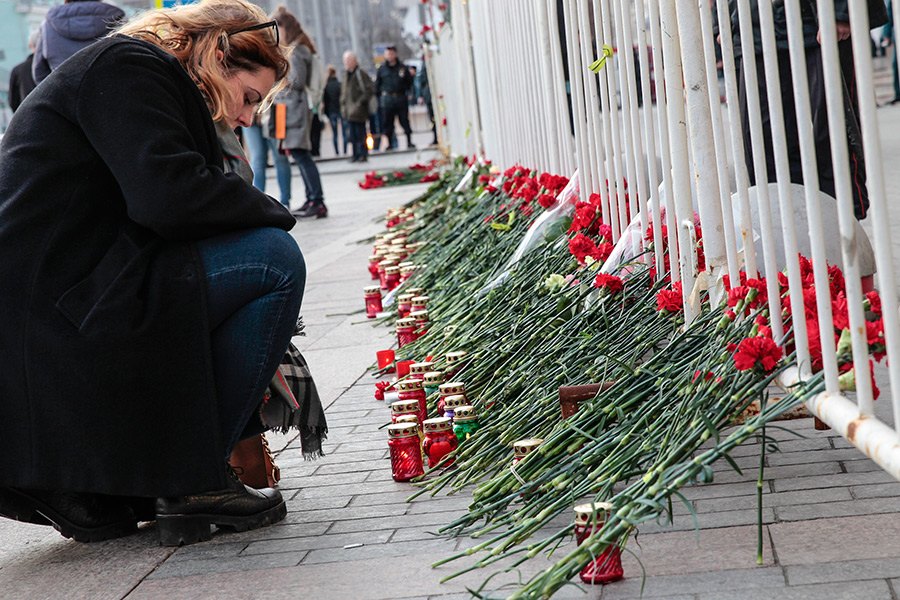 Светлая память жертвам теракта в крокусе. Москва жертвы террора метро фото.