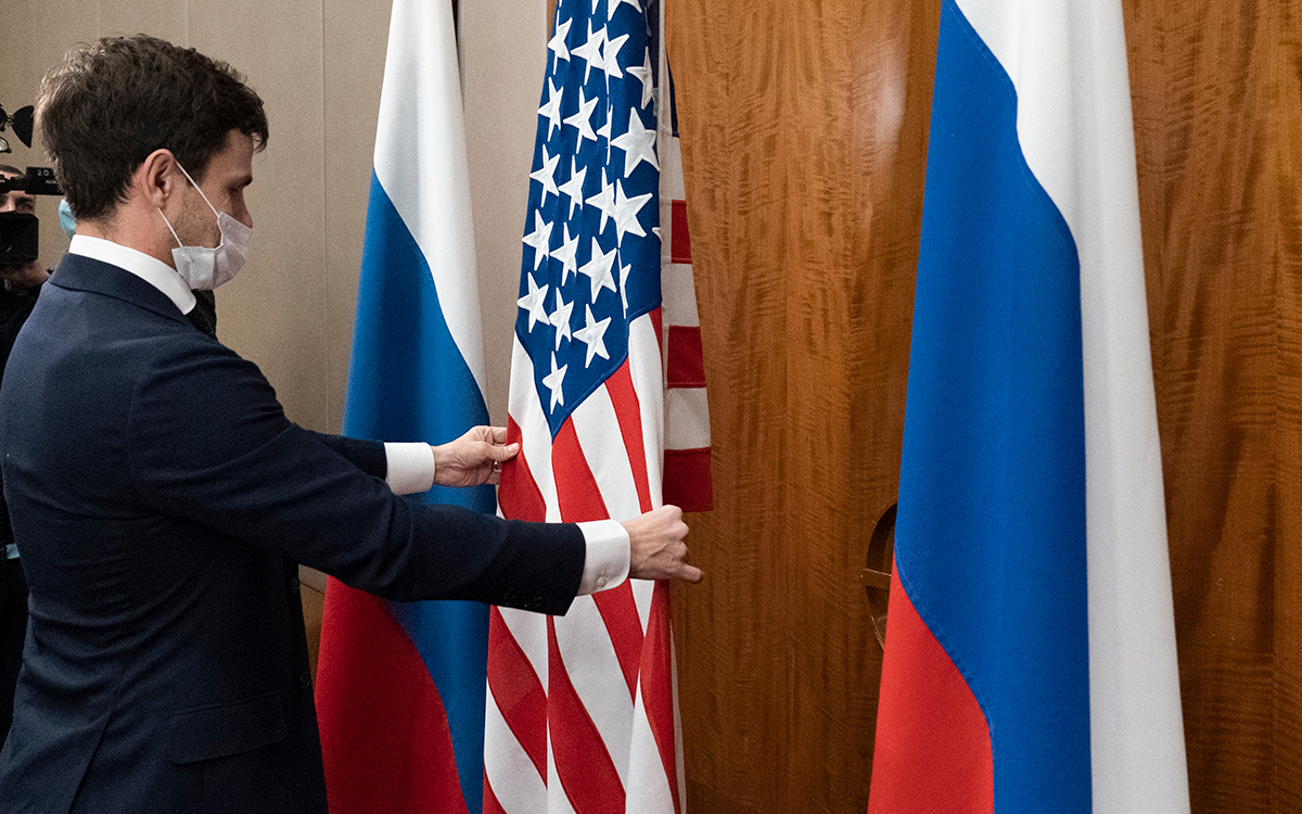 Песков заявил о пребывании России и США «в горячей точке противостояния»