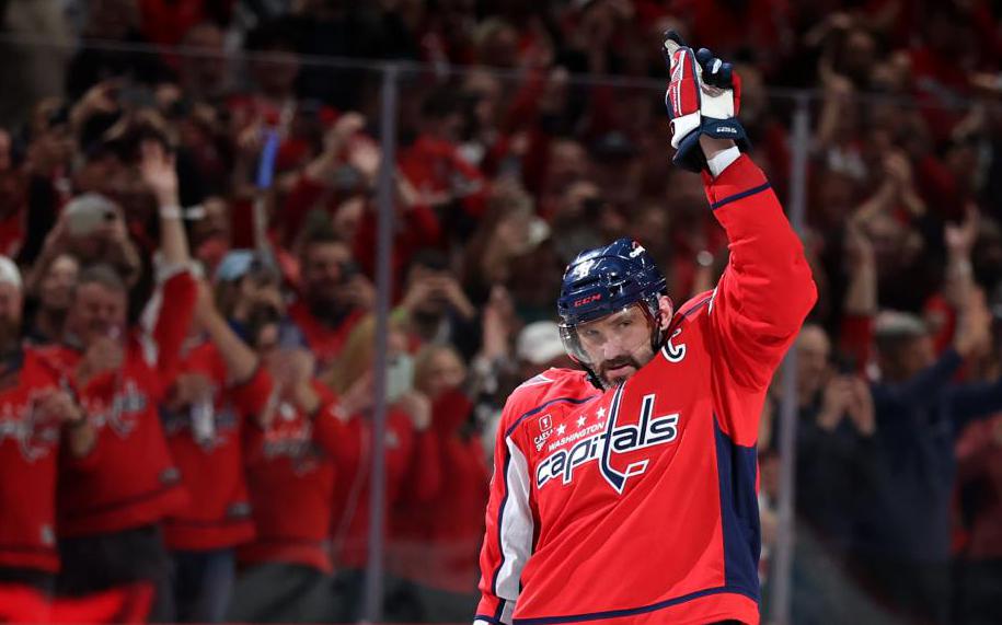 Овечкин сделал дубль и вошел в топ-2 лучших снайперов года в НХЛ