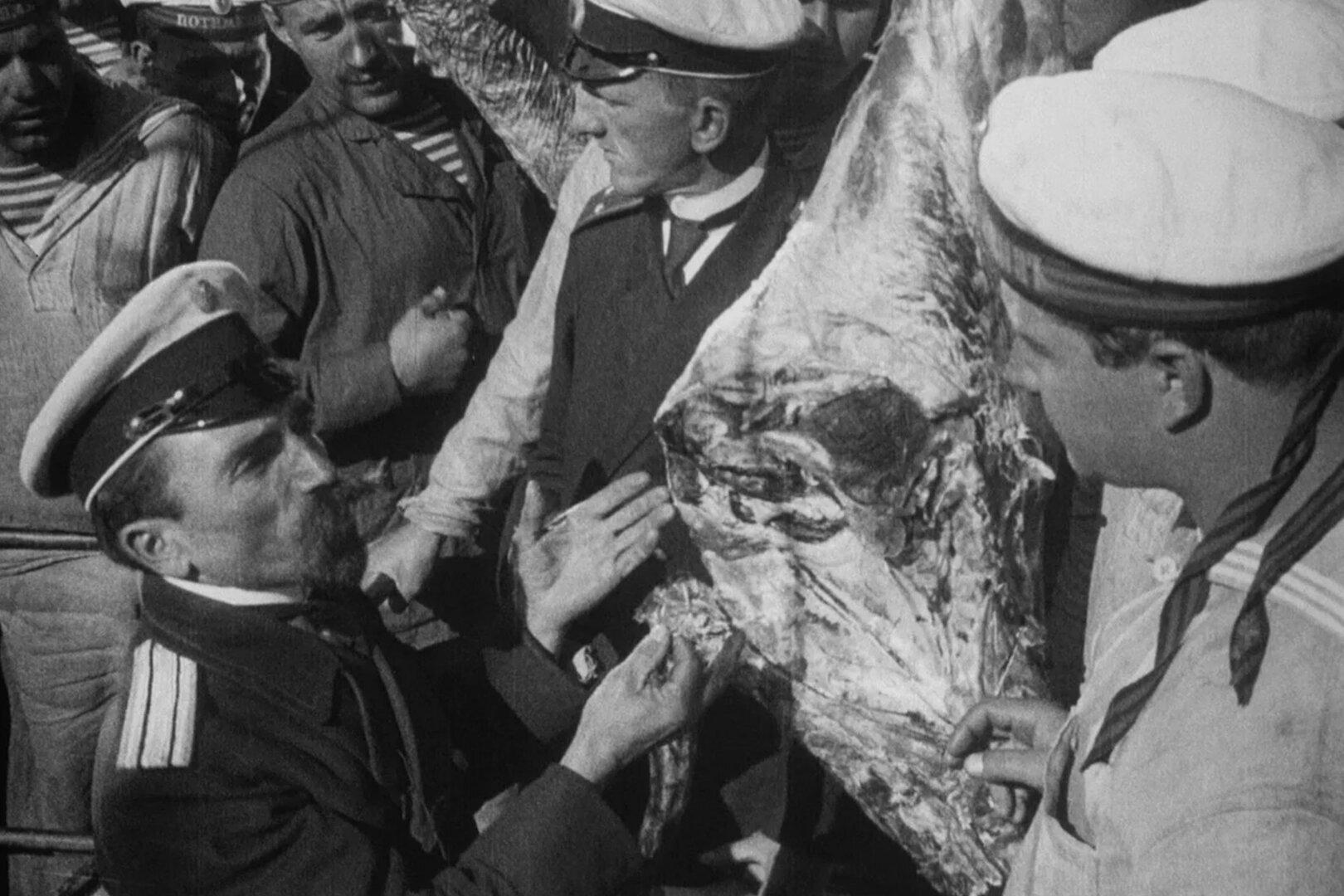 Кадр из фильма&nbsp; &laquo;Броненосец&nbsp;"Потемкин"&raquo;