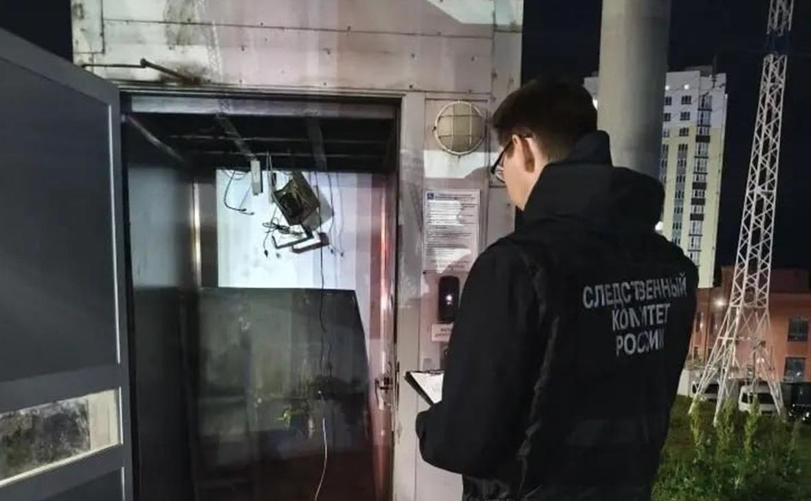 Во Владимире женщина с ребенком упали в шахту лифта пешеходного перехода