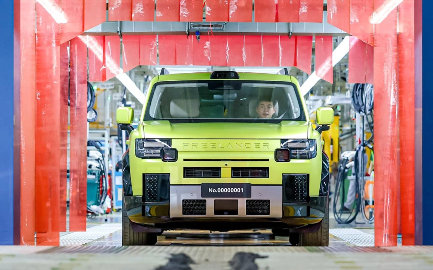 Тайфун перенес премьеру кроссовера Freelander 8 на четыре дня