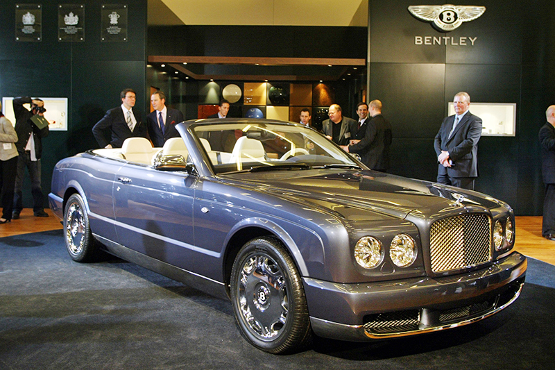 Bentley Arnage

Примерная стоимость: 8-17 млн руб.

Владелец: заместитель председателя правительства РФ Александр Хлопонин.

А вот владельцем Bentley является только один госслужащий.
