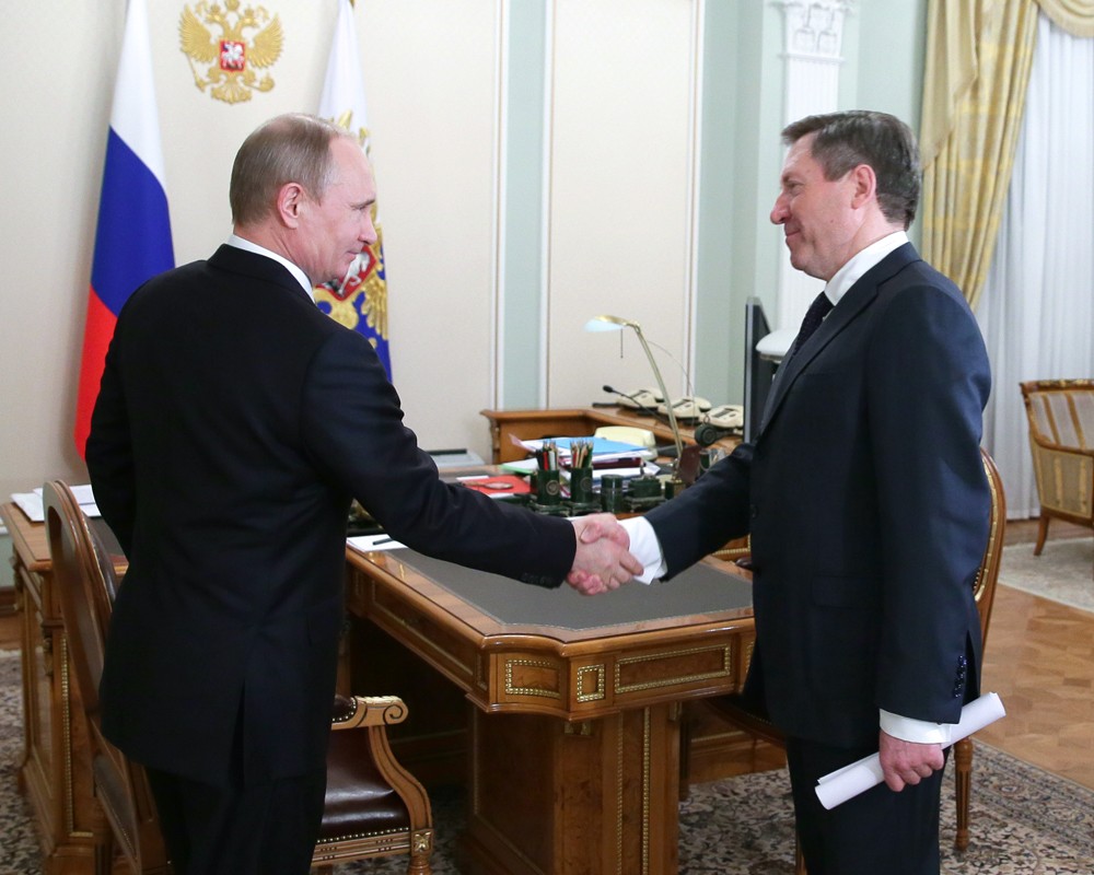 Губернатор Липецкой области Олег Королев (справа)