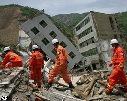 В результате мощного землетрясения на Тайване пострадали 12 человек