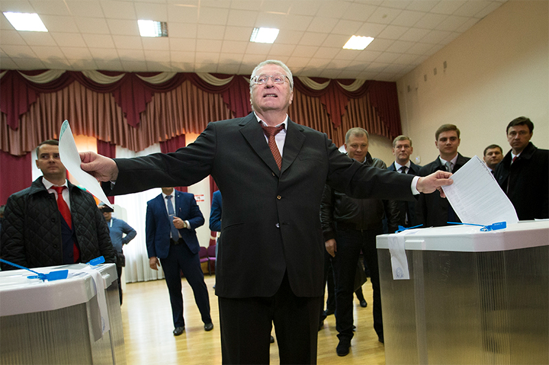 Лидер ЛДПР Владимир Жириновский на одном из избирательных участков Москвы


