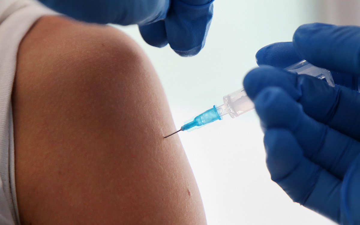 «Вектор» назвал долю заболевших после второй прививки от COVID-19