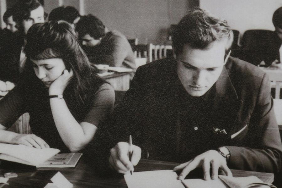 Александр Лукашенко в молодости, во время обучения в Могилевском государственном педагогическом институте им. А.А.Кулешова в 1973 году