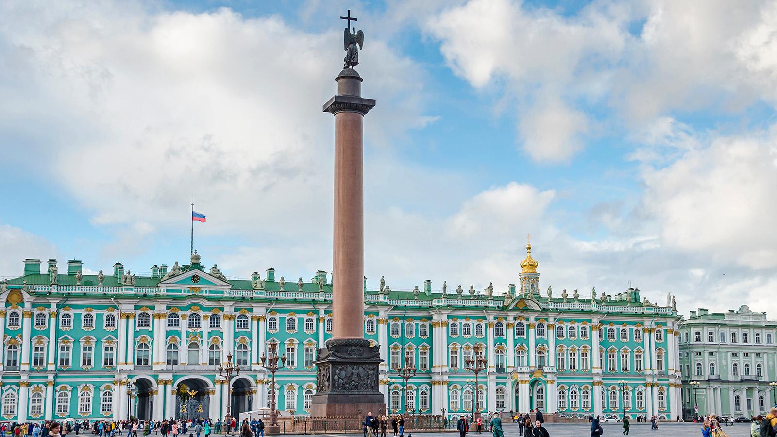 <p>Дворцовая площадь в Санкт-Петербурге</p>