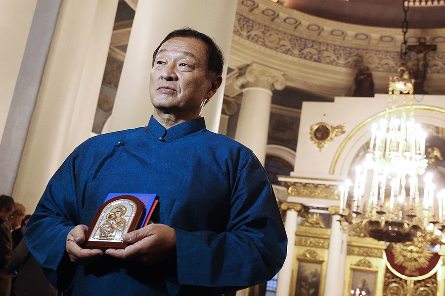 Кэри-Хироюки Тагава после таинства крещения в храме иконы Божьей Матери «Всех скорбящих Радость» на Большой Ордынке