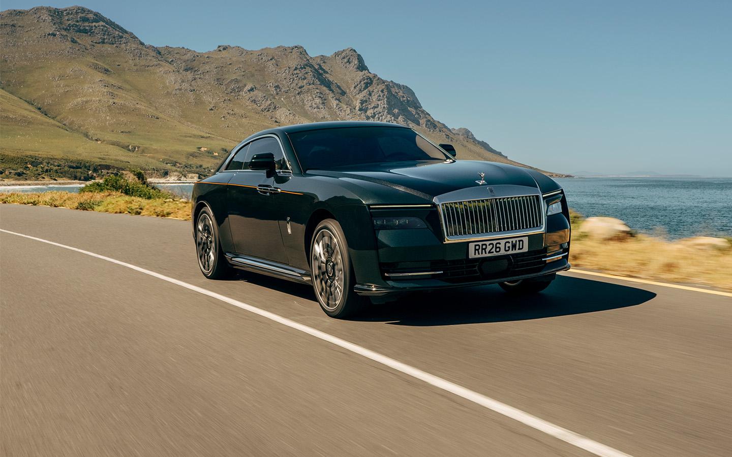 Rolls-Royce показал обновленный Spectre с 16-километровым клубком нитей