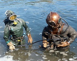 Водолазы не нашли тела моряков в затонувшем сухогрузе "Амурская"