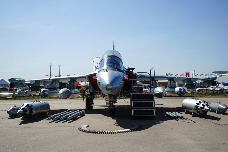 Российский учебно-боевой самолет, легкий штурмовик Як-130