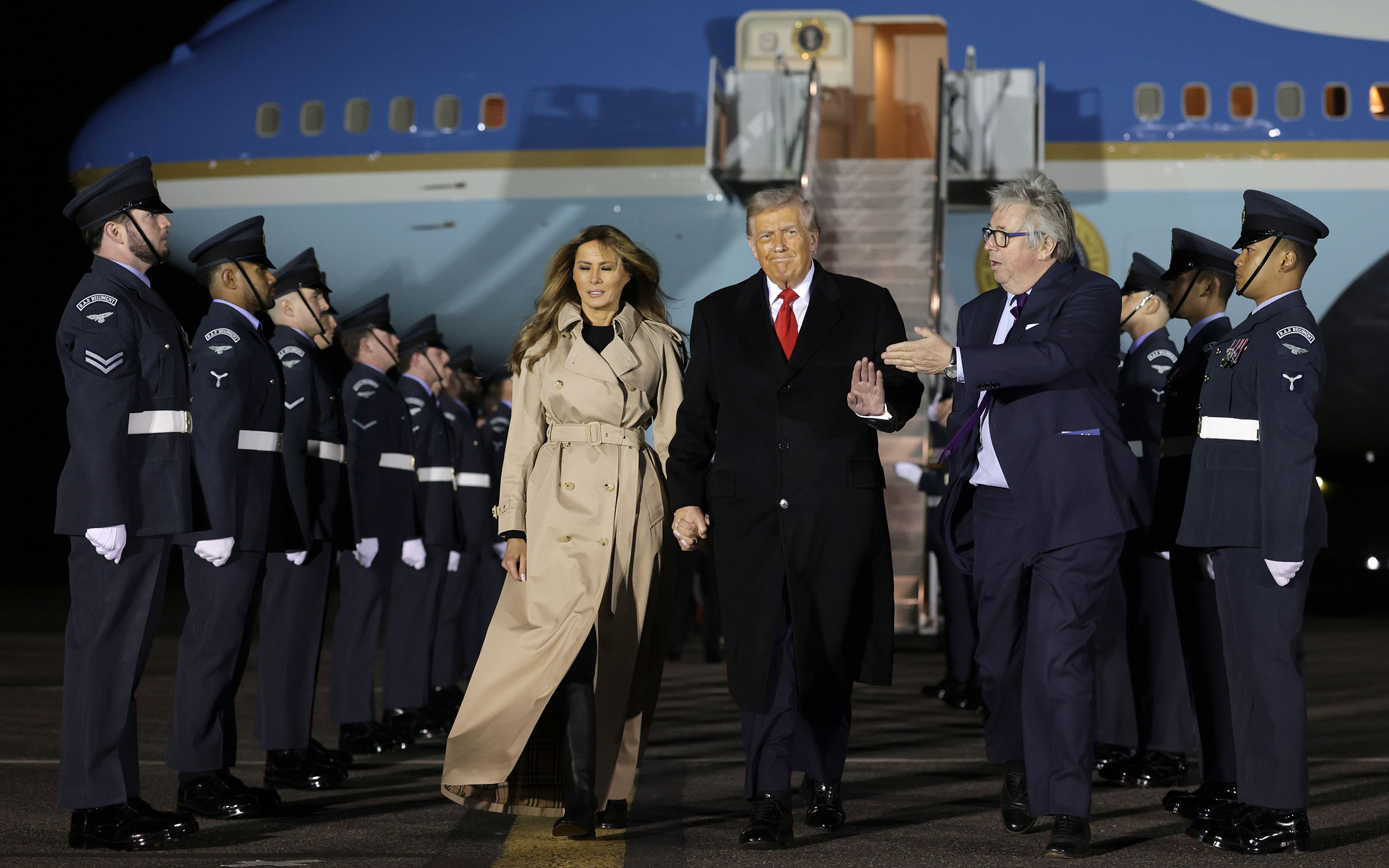 16 сентября американский президент Дональд Трамп и его супруга&nbsp;Мелания&nbsp;прибыли с трехдневным государственным визитом в Великобританию. Как заметили в NYT, первая леди была одета в тренчкот от английского модного дома &laquo;Burberry&raquo;.