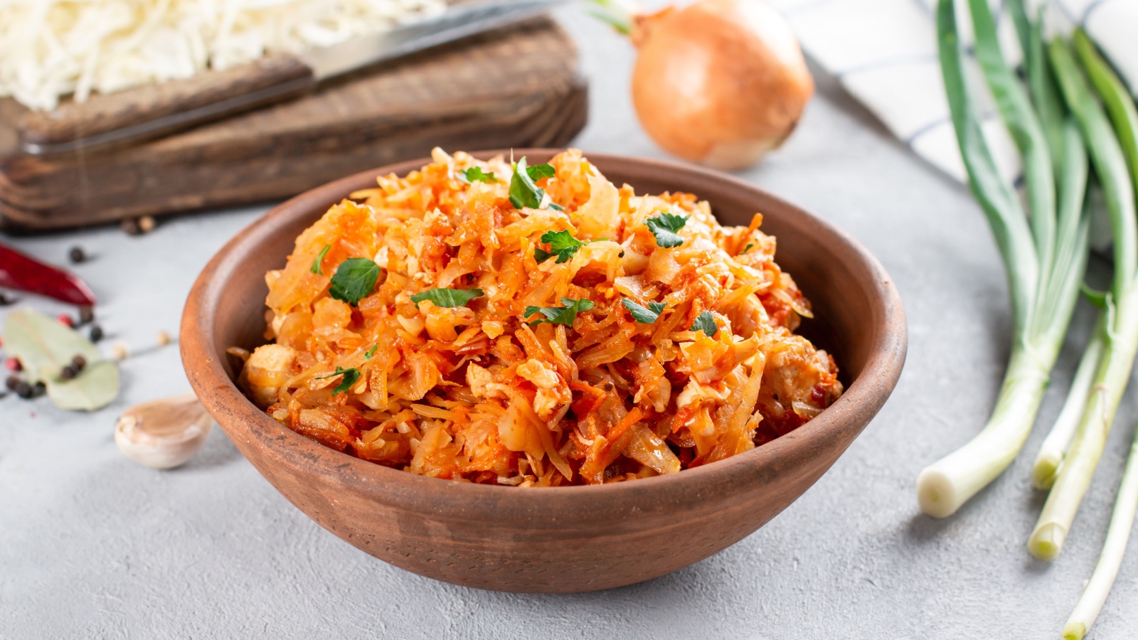 Классический рецепт тушеной капусты