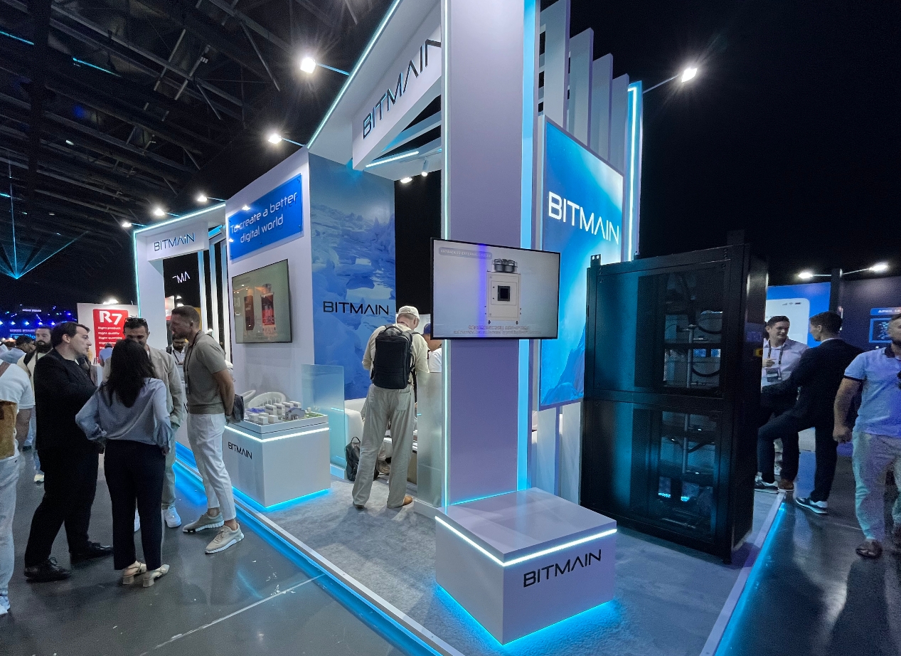 Экспо-зона Blockchain Life 2025, стенд Bitmain. Источник: РБК-Крипто