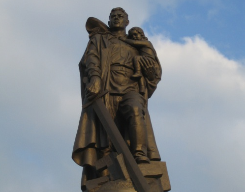Бизнесмен из ХМАО просит главу Польши отдать ему памятник Красной армии