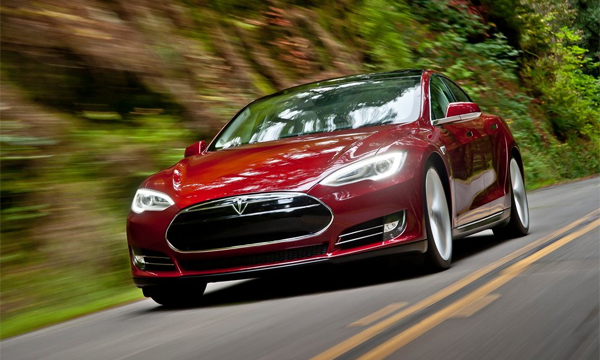 Tesla научит автомобили ездить без водителя через три года 