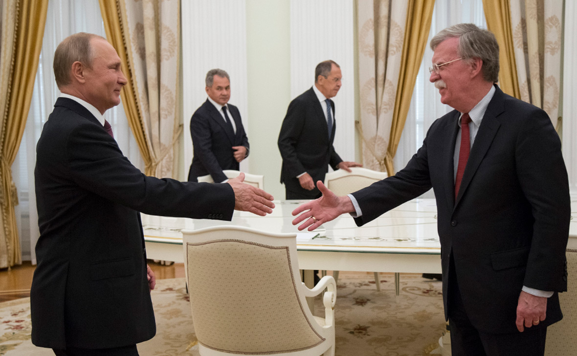 Владимир Путин и Джон Болтон, 27 июня 2018 года