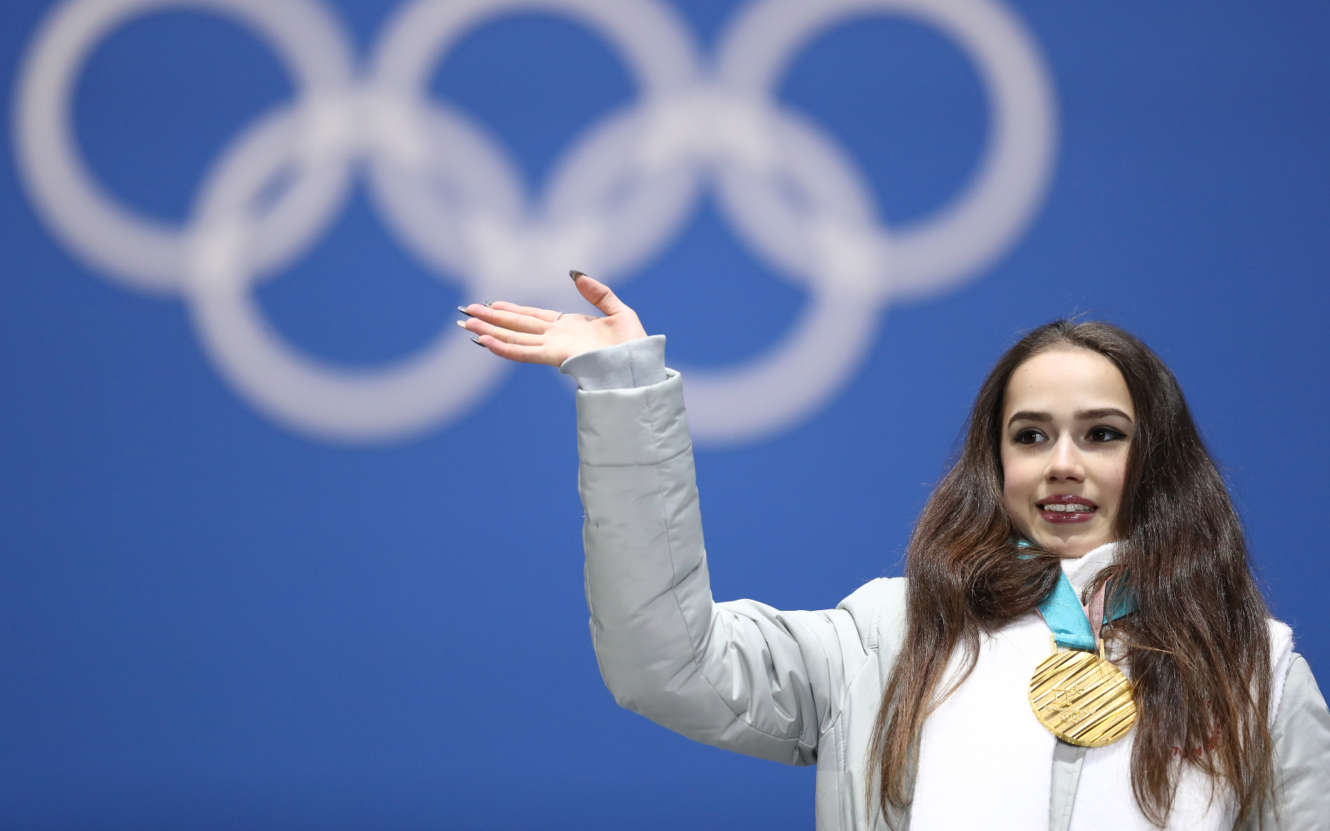 15-летняя Алина Загитова с золотой медалью Олимпиады 2018 года в Пхёнчхане