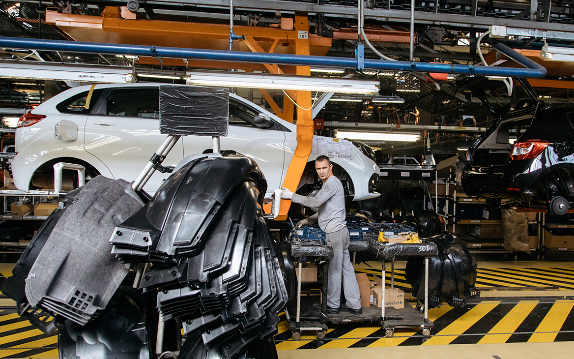 АвтоВАЗ после простоя возобновил производство «упрощенной» Lada Granta