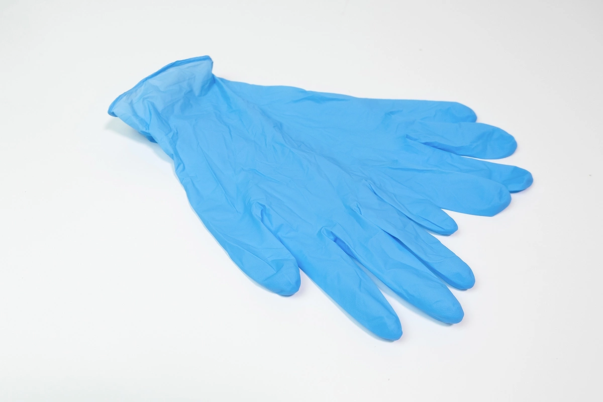 Подготовьте чистую медицинскую перчатку. Пару можно купить в любой аптеке