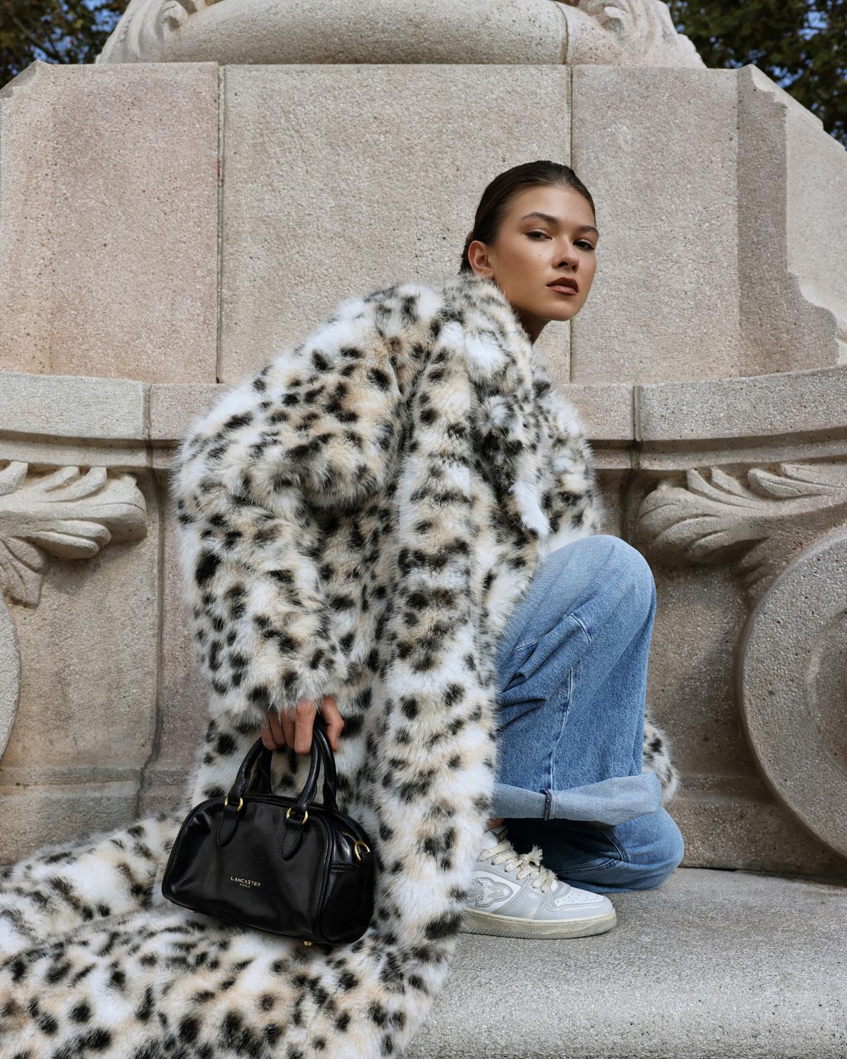 Пальто Principe di Bologna, джинсы Diesel, сумка Lancaster, кеды Enterprise Japan