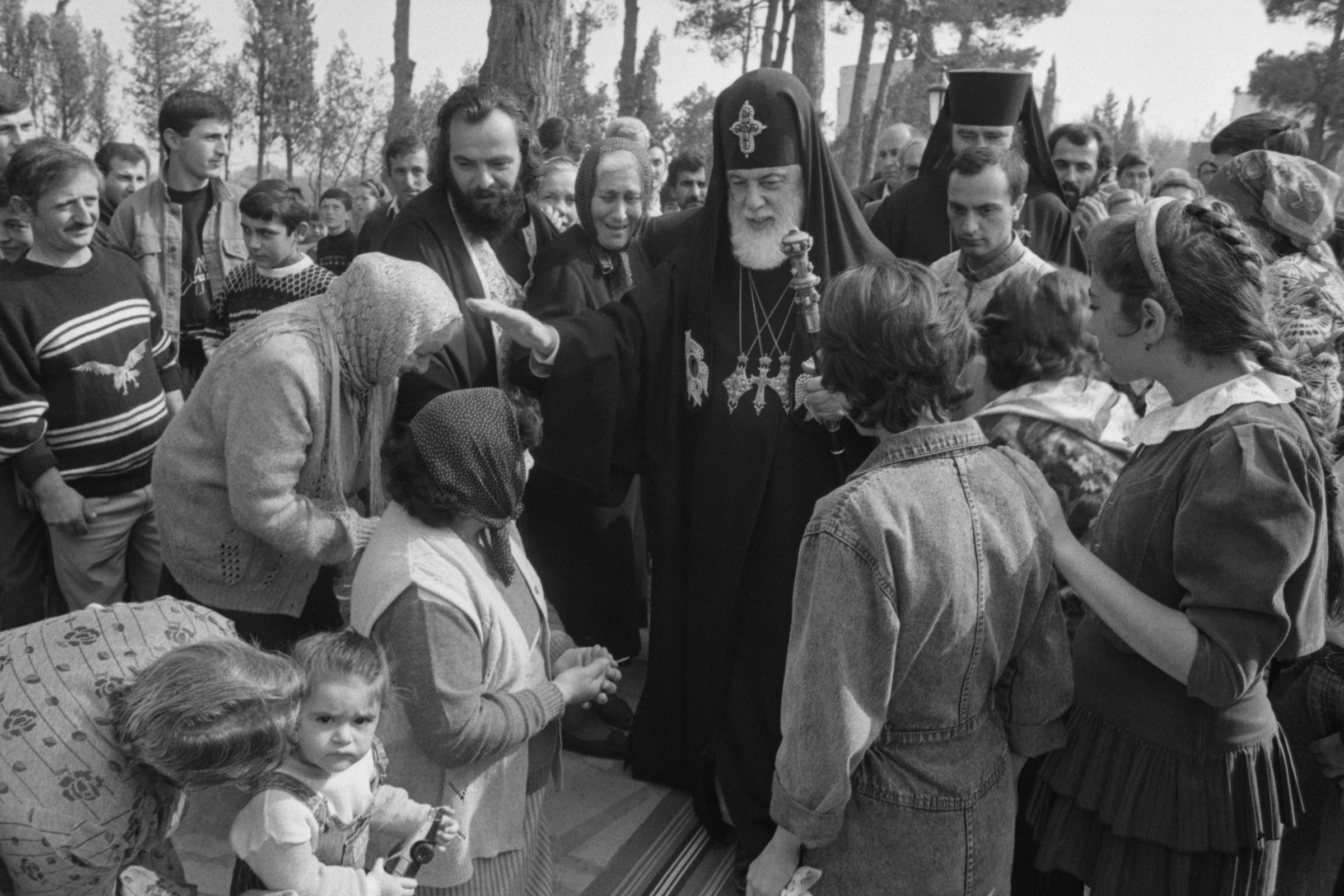 Илия II освящает храм «Рождение Богоматери» в городе Гардабани в октябре 1992 года. 