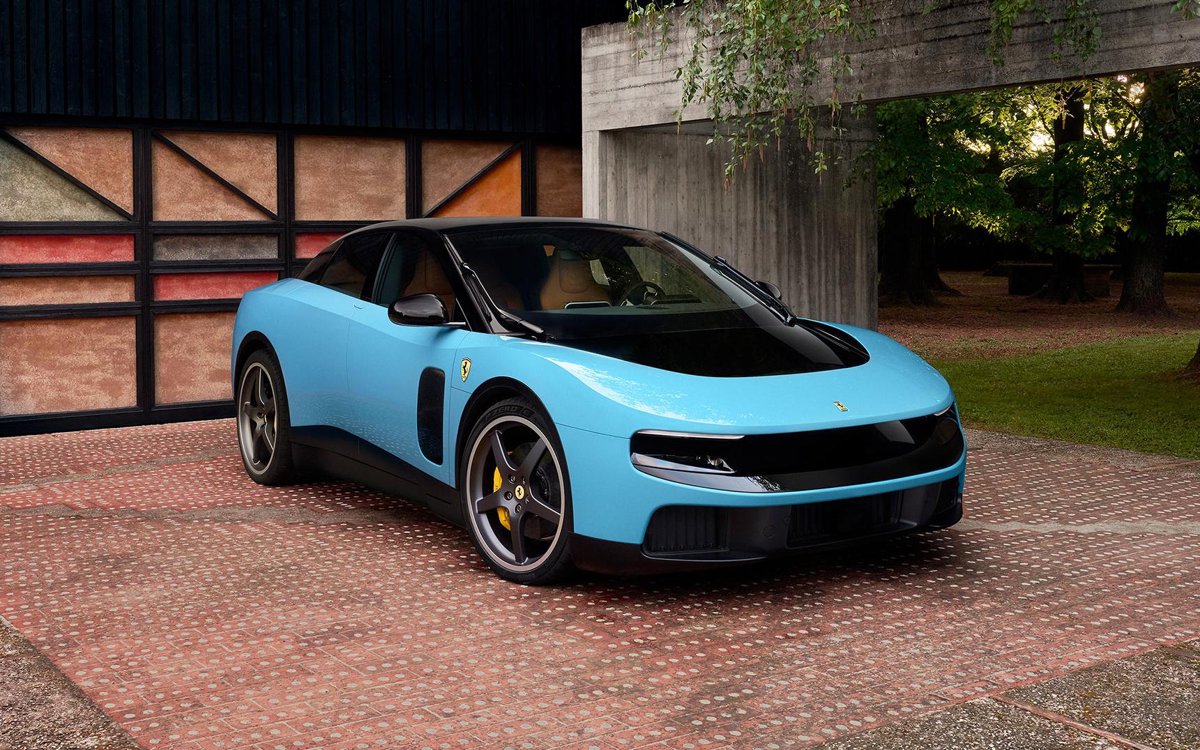Ferrari Luce получил 1050 сил, поворотный экран и очень странный дизайн