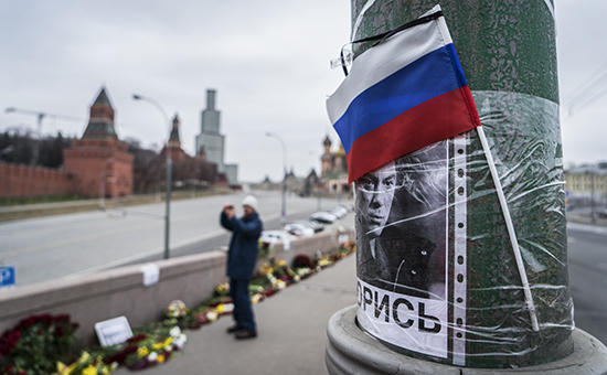 Место гибели Бориса Немцова в конце марта 2015 года